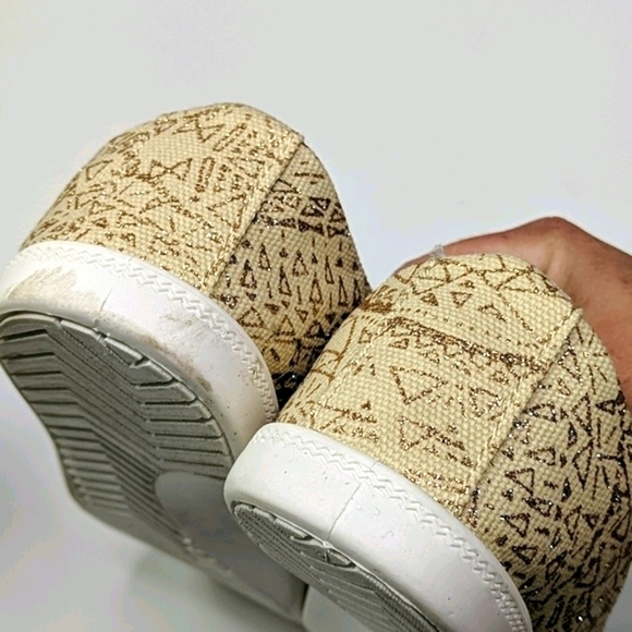 Not Rated Mizumi gold thread sneakers in cream - Picture 6 of 8